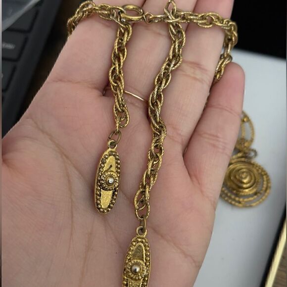 Vintage gold tone long spiral necklace - Picture 4 of 6